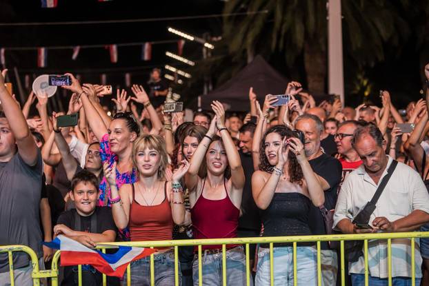 Split: Koncert Prljavog Kazališta na Splitskoj Rivi povodom Dana Domovinske Zahvalnosti