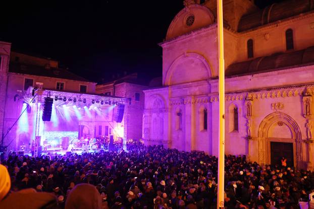 Šibenik:  Britanski trip-hop bend Morcheeba uveo je šibencane i njihove goste u novu 2026.godinu