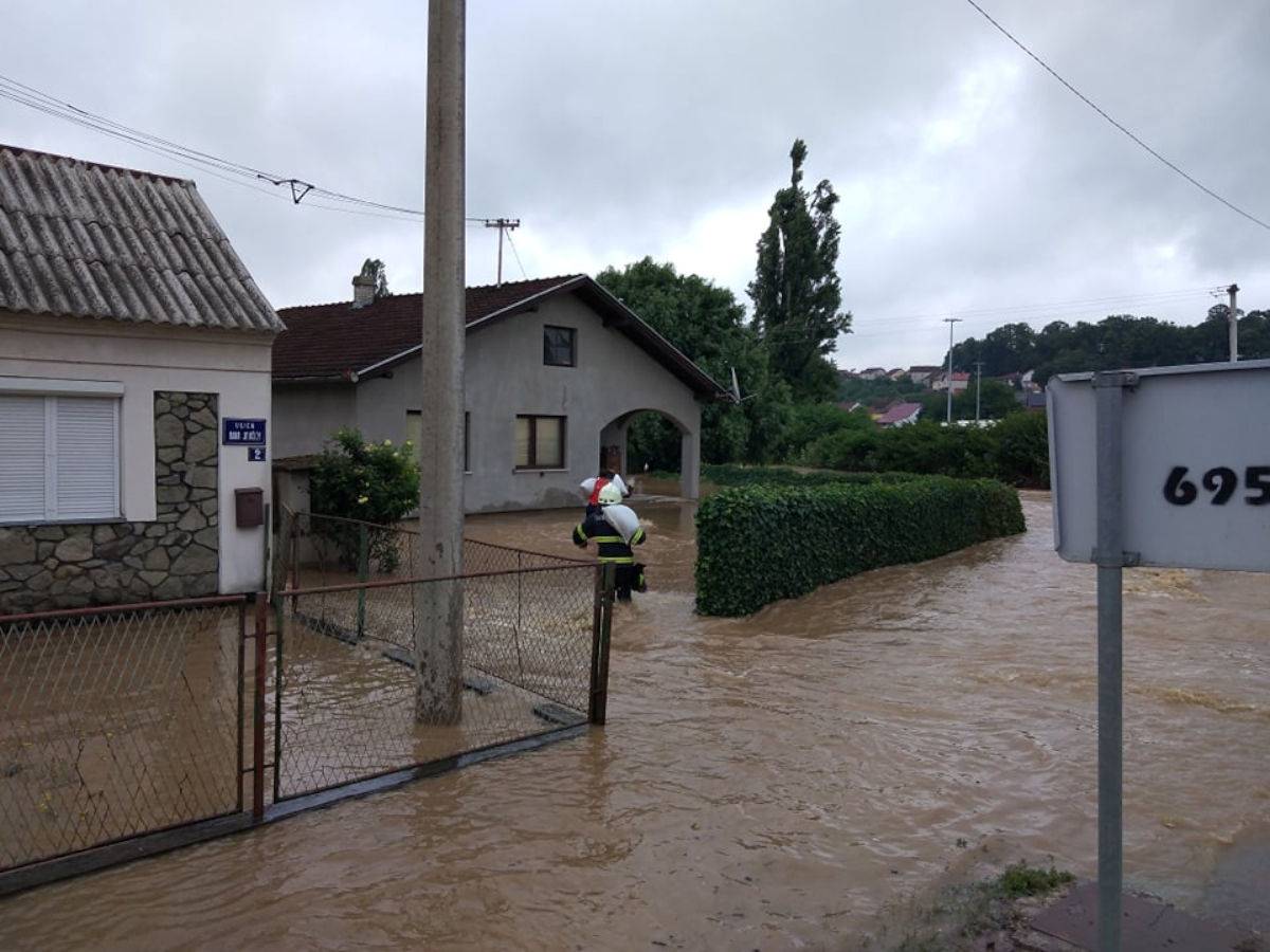 Potop na području Našica, sela i polja pod vodom: 'Starica je dva dana bila zarobljena u kući'