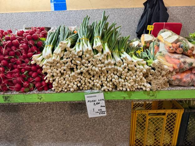 24SATA NA DOLCU Ovo su cijene s tržnice u Zagrebu uoči Uskrsa!