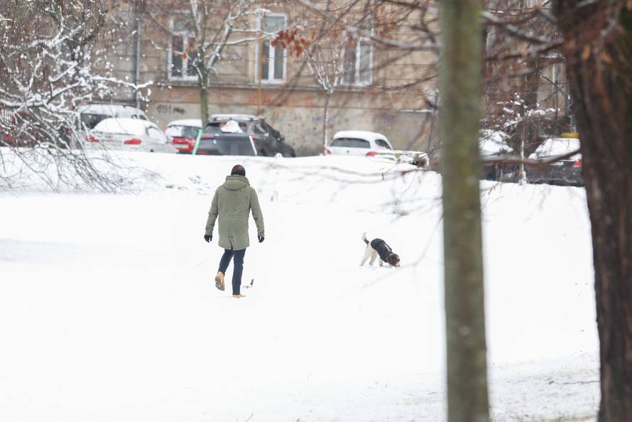 Snježni pokrivač je zabijelio je Osijek