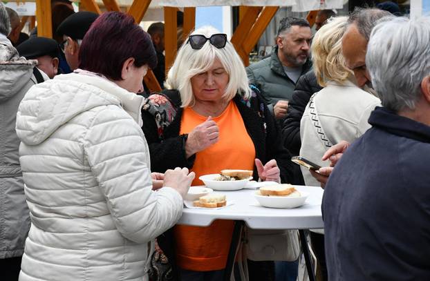 Požega: Udruženje obrtnika i Turistička zajednica na Veliki petak organizirali podjelu posnih obroka građanima
