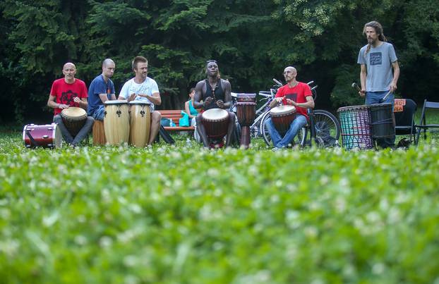 U parku Ribnjak održana radionica izrada Afričkih maski uz zvukove bubnjeva