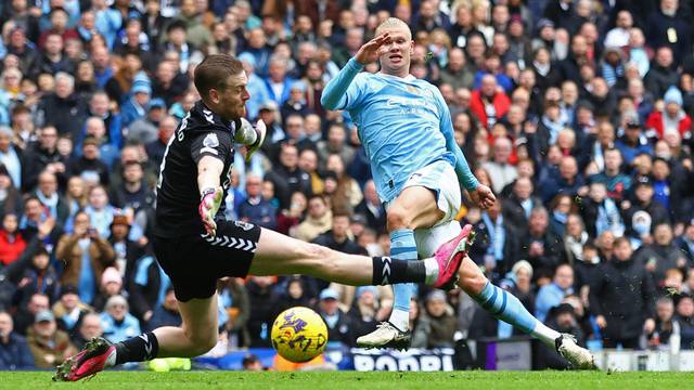 Premier League - Manchester City v Everton