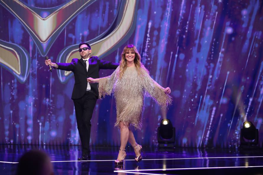 Resice, šljokice, kristali i boje: Nikolina Pišek otvorila je show 'Masked Singer' u disco izdanju