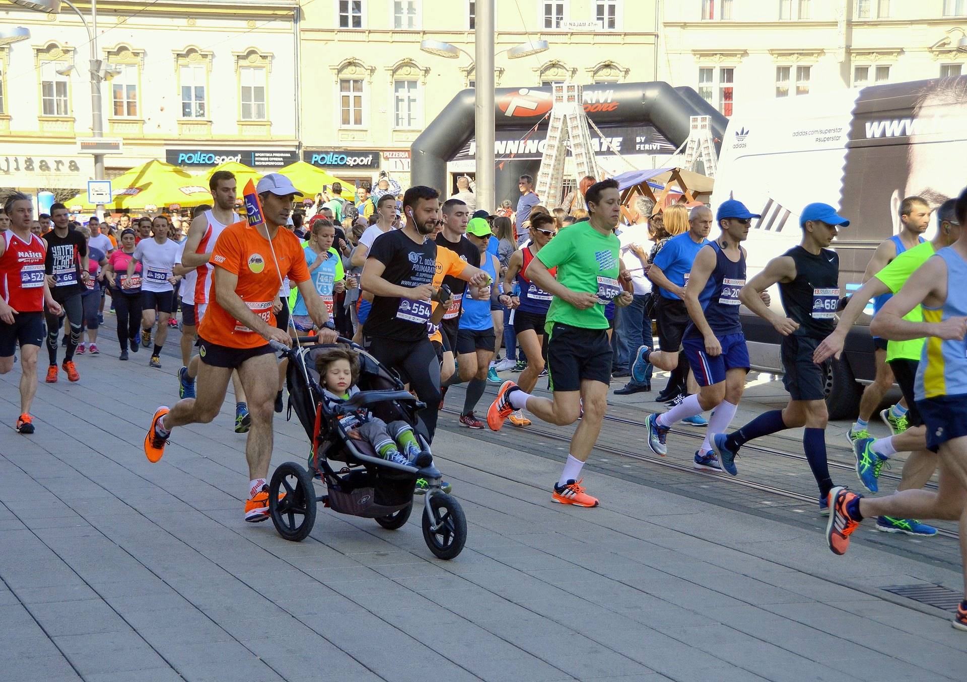 'Ranjen sam u ratu, ali trčim maratone sa sinom u kolicima'