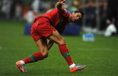 Pirenejski okršaj: Ronaldo napada ''El Nina'' Torresa