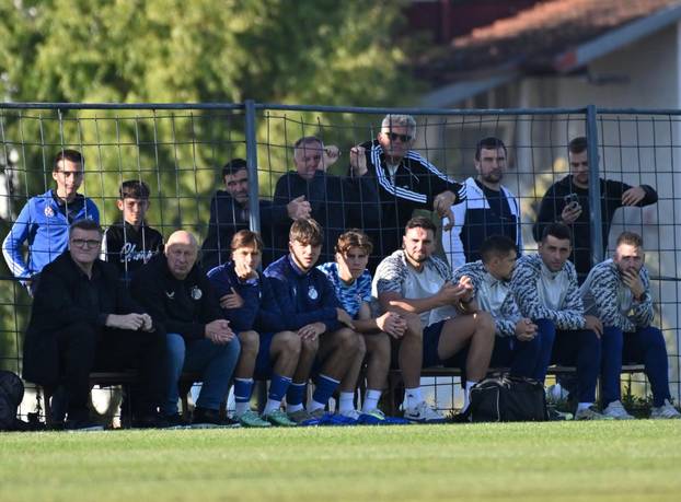 FOTO Dinamo zaplavio Dubravu i uveličao stoljeće nogometa u tom kraju. Pogledajte galeriju