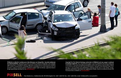 Težak sudar pet automobila u Zagrebu: Ozlijeđena je žena