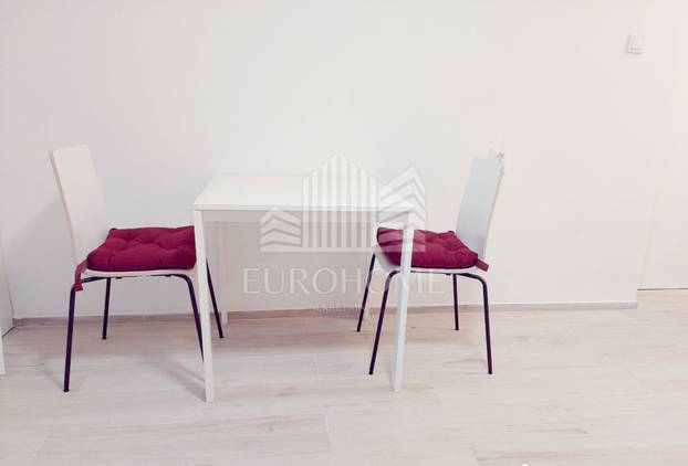 FOTO Nevjerojatno! Iz kreveta palite veš mašinu. Ovaj stan u Zagrebu prodaju za 73.000 eura