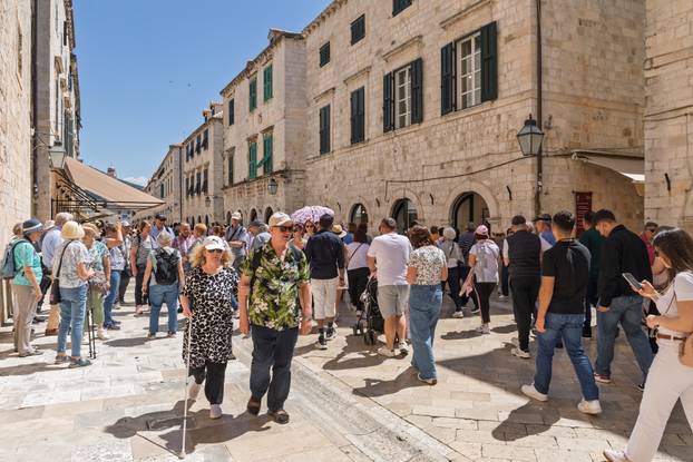Dubrovnik: Velike gužve unutar povijene jezgre grada.