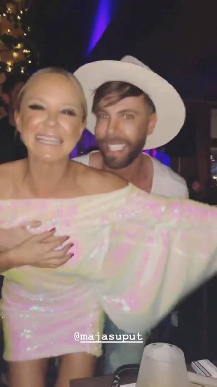 Šuput izletjele grudi: Grubnić ju vrti, a zaručnik šalje cvijeće