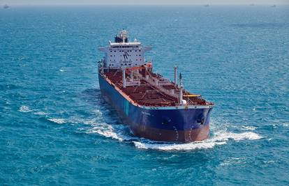 Sudar tankera i broda u Žutom moru - nafta se izlijeva u more