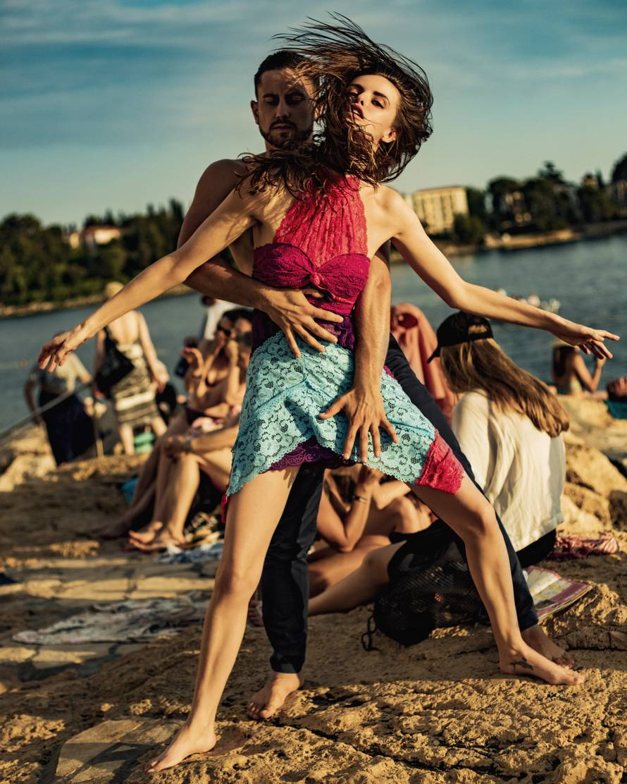 Najnovija kolekcija dizajnerice Jasmine Arnautović snimljena je pred zalazak sunca u Rovinju