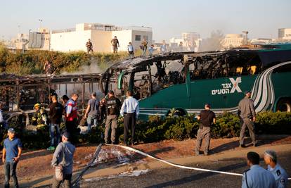 U eksploziji bombe u autobusu teško je ozlijeđeno 16 ljudi