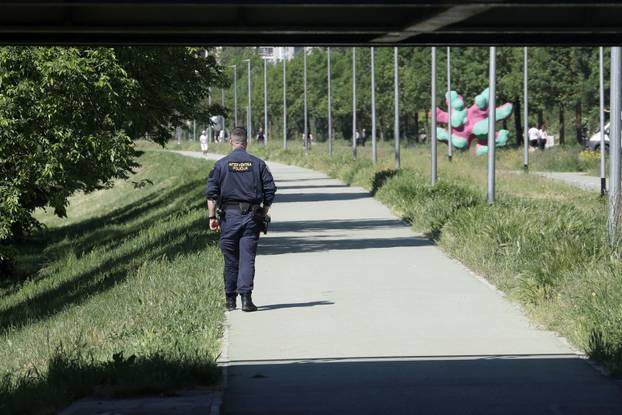 Zagreb: Policija na Trnjanskom nasipu uoči održavanja Trnjanskih krijesova