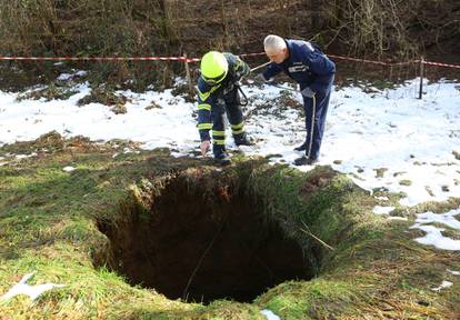 U mjestu Bukovlje otvorila se velika rupa dubine 17 metara