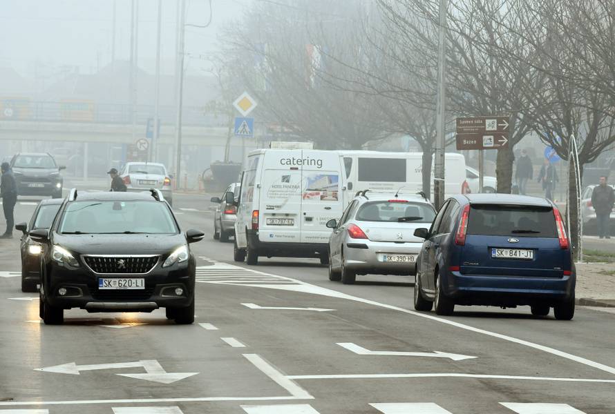 Maglovito prijepodne u Sisku