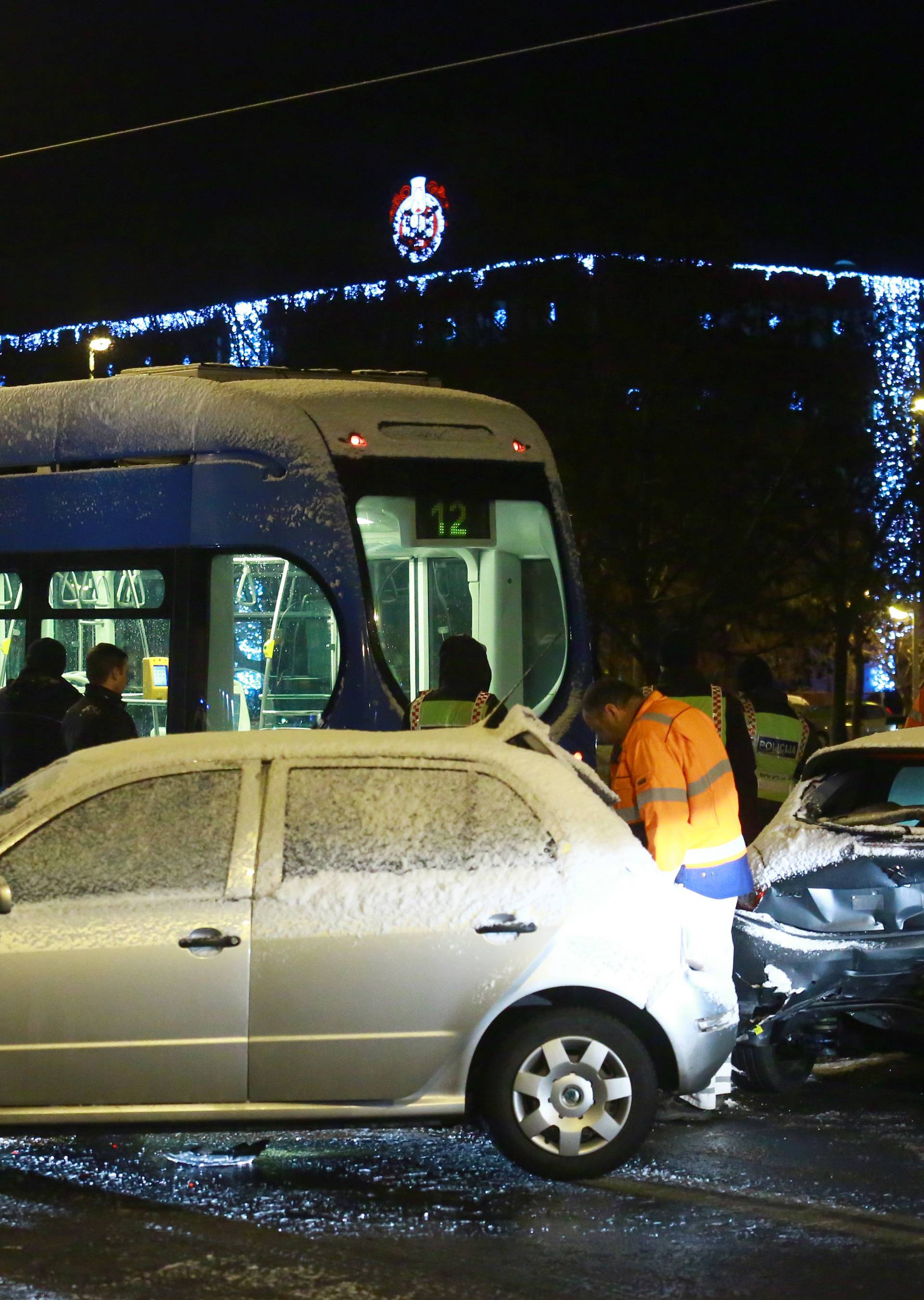 Zagreb: Sudarili se dva tramvaja i dva automobila kod Ravnica