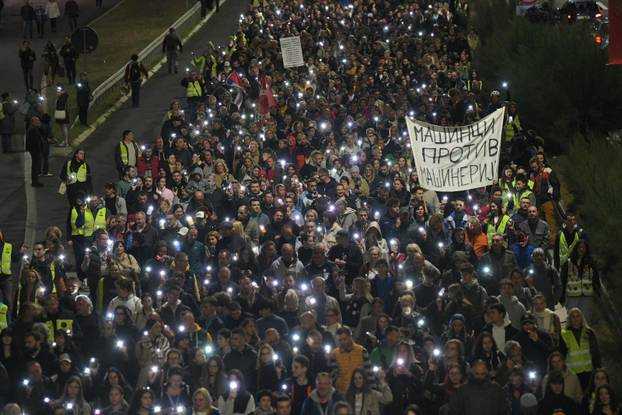 Beograd: Mirni prosvjedni mimohod u povodu 11 mjeseci od novosadske tragedije