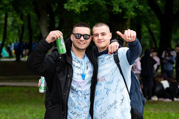 Zagreb: Kiša nije spriječila učenike da proslave kraj školovanja na Bundeku