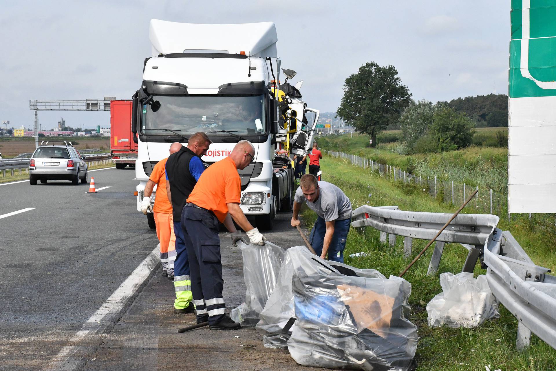 Na autocesti A3 kod Slavonskog Broda sudarila se dva kamiona iste prijevozničke tvrtke iz Turske