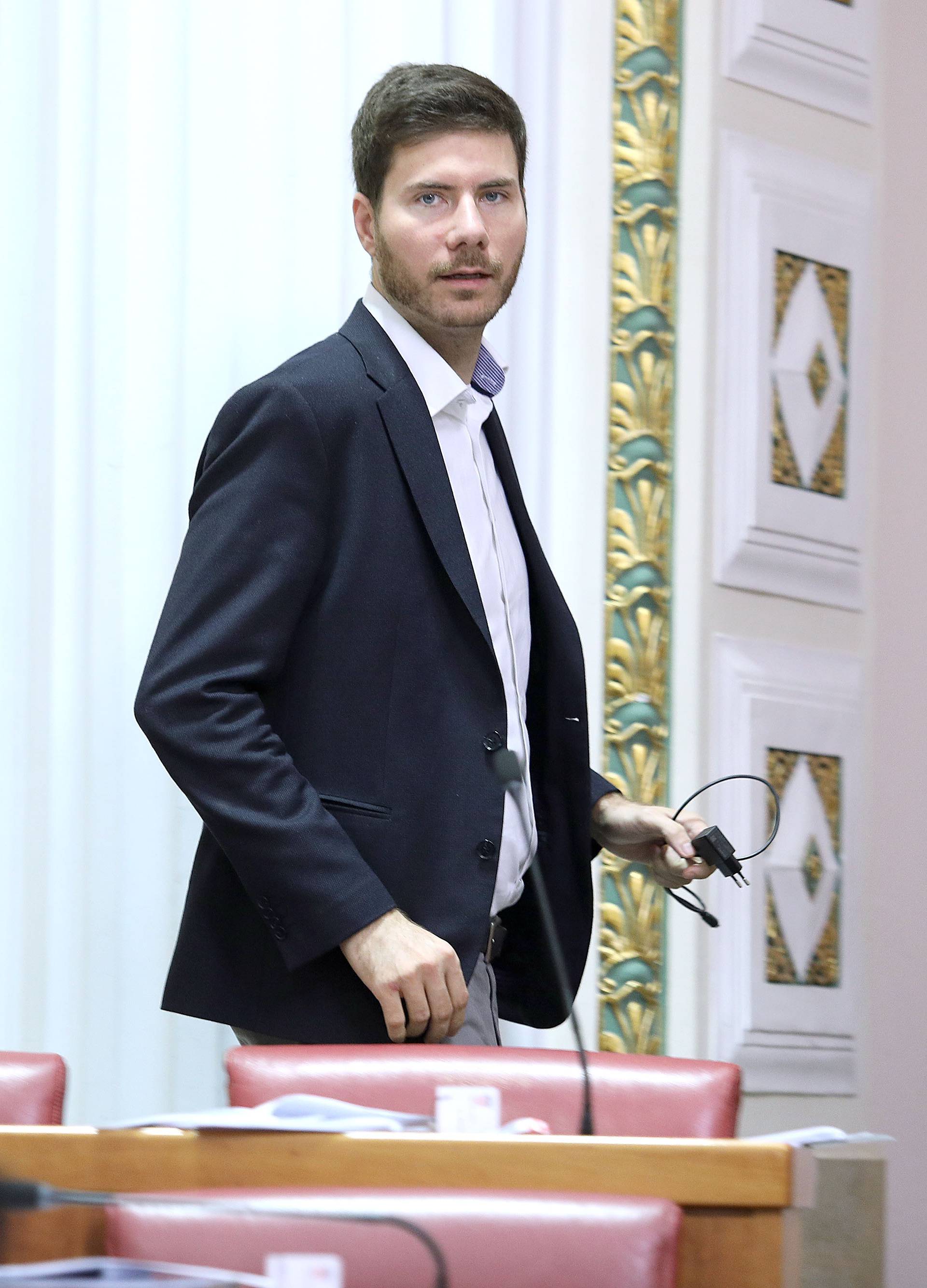 Pernar: 'Tuđman i HDZ nanijeli nam više štete nego Milošević'