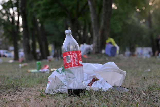 Zagreb: Smeće koje je ostalo u fan zoni na Bundeku