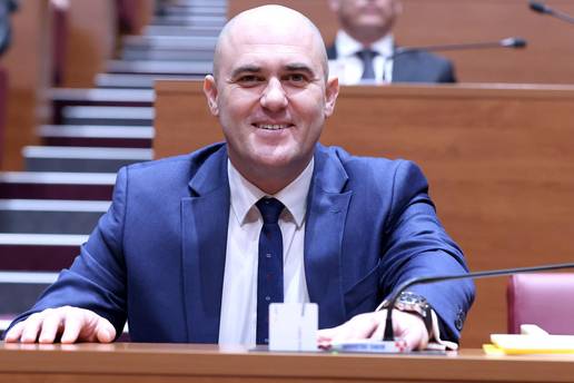 Dabro dao ostavku kao tajnik DP-a: Interesi u vladaju&cacute;oj koaliciji gu&scaron;e profil stranke!