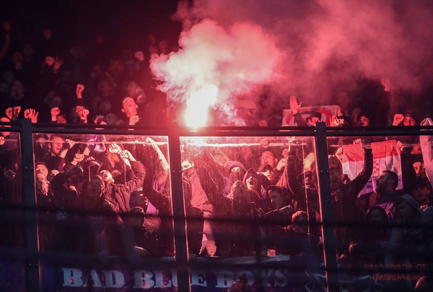 Milano: Navijači na tribinama tijekom utakmice Atalanta - GNK Dinamo