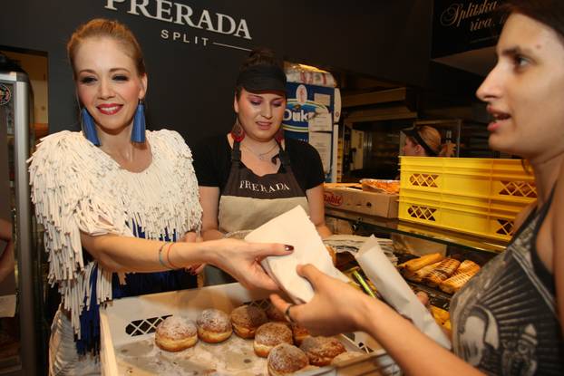 Split: Dijele?i krafne i bureke Jelena Rozga promovirala novu pjesmu Obožavam