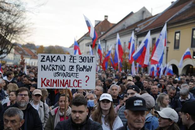 Novo Mesto: Građani pristižu na prosvjedni skup, održat će se i politički summit