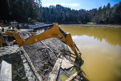 FOTO Ovako izgleda jezero kod dvorca Trakošćan: Obilna kiša ga napunila pa su stali radovi