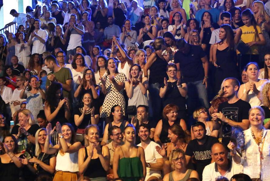 Grašo rasplesao obožavateljice: Pjevale u glas s njim sve hitove