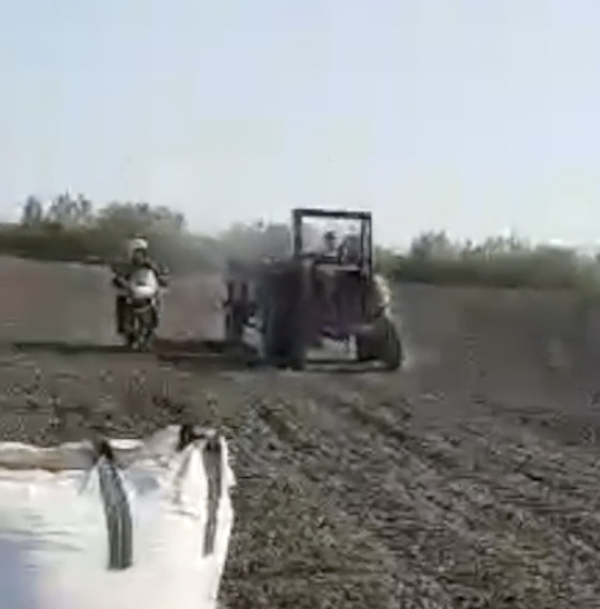 Slavonski Mad Max: Policija ga lovila njivom, bježao u traktoru