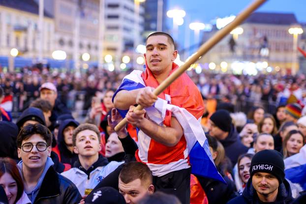 Zagreb: Počelo okupljanje građana za svečani doček rukometnih reprezentativaca nakon osvojene bronce na Europskom prvenstvu