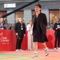 Irski redatelj prošetao crvenim tepihom na Sarajevo film festivalu u suknji i tenisicama