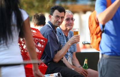 Don Kaćunko uživa u tenisu i pivu na ATP turniru u Umagu