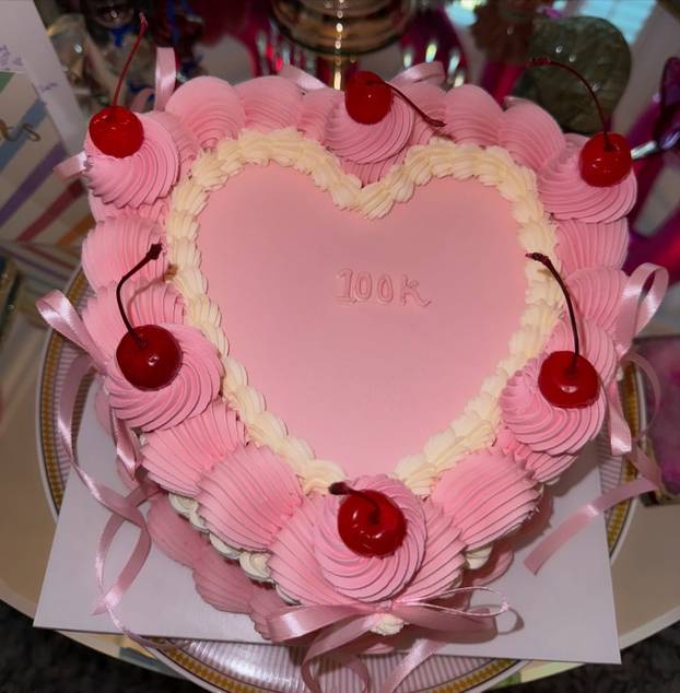 FOTO Mlada ljepotica obožava vintage stil - u retro krpicama donosi seksepil iz 1950-ih