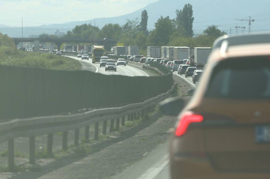 Zagreb: Na obilaznici se zapalio kamion