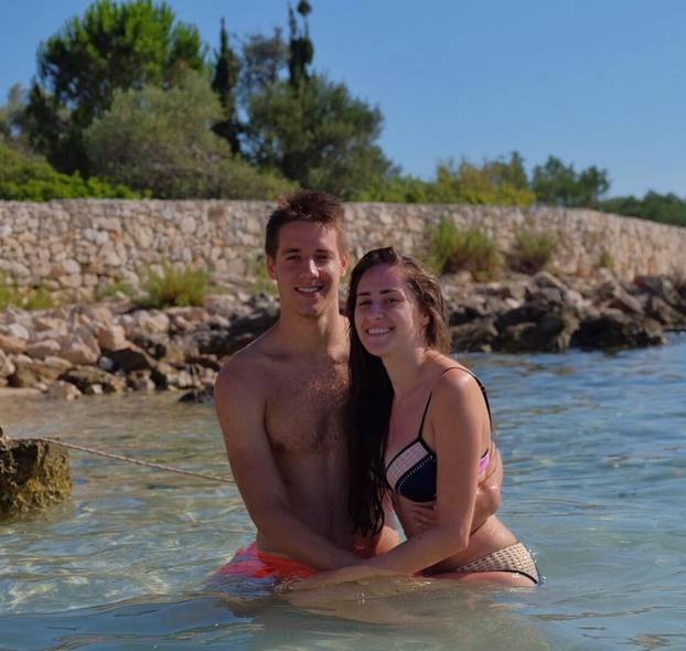 FOTO 'Vatreni' nosi njenu fotku na svakoj utakmici. Prohodali su kao tinejdžeri i isti dan slave