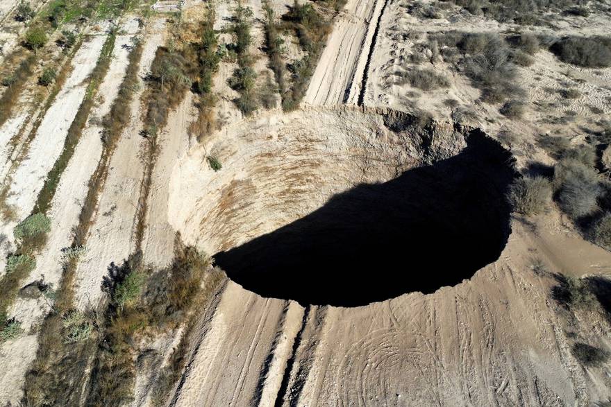 Ogromna rupa u zemlji otvorila se u Čileu, promjera 25 metara