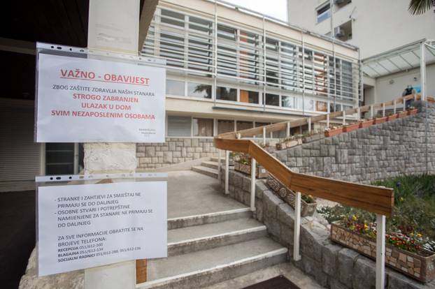 Rijeka: Osim za zaposlenike zabranjene su posjete i ulaz i izlaz iz Doma za starije na Kantridi