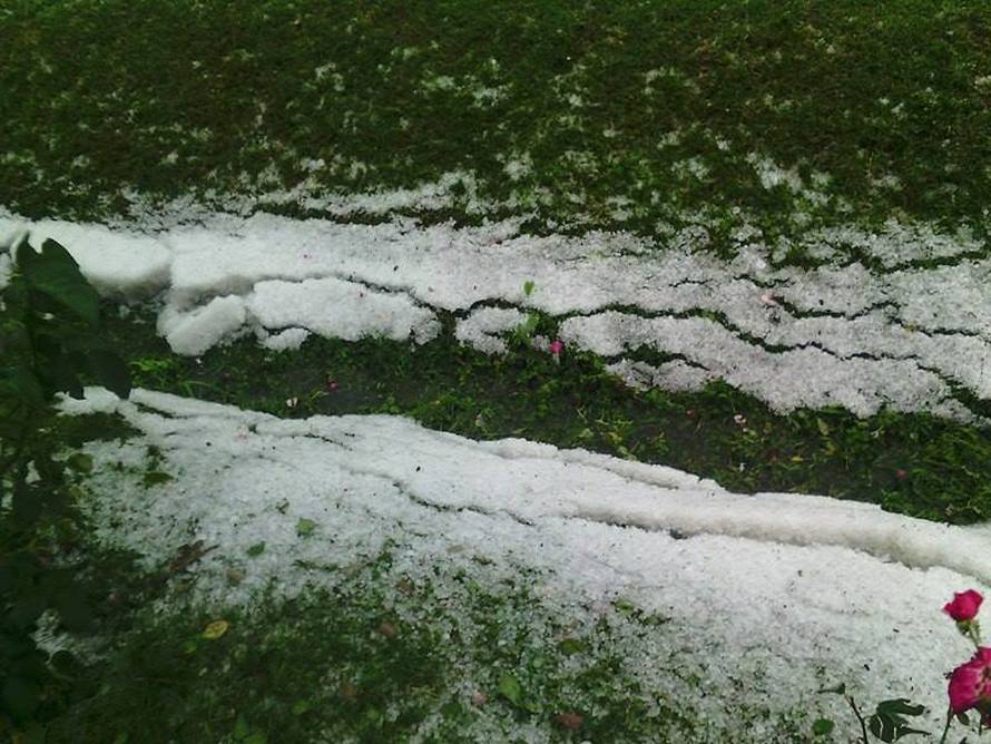 Nevrijeme rušilo stabla, nosilo krovove, kiša poplavila ulice