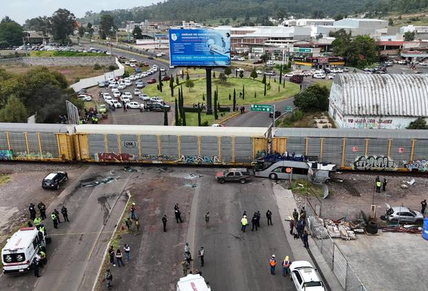 MEXICO ATLACOMULCO CRASH ACCIDENT