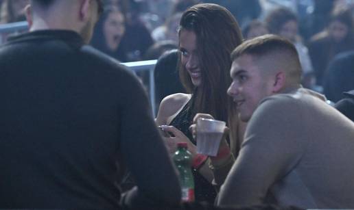 U Areni zasjale supruga i k&cacute;er Sa&scaron;e Mati&cacute;a: Mlada nasljednica plijenila poglede cijele dvorane