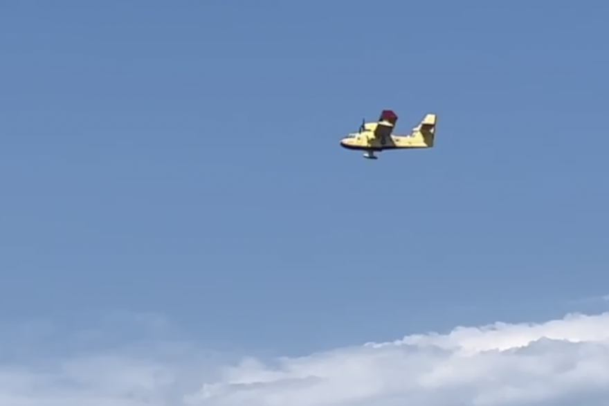 Po&zcaron;ar u Istri Kanaderi gase kod sela Bokordi&cacute;i