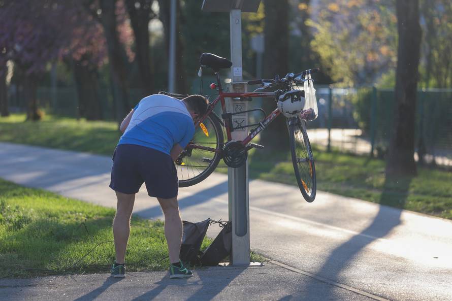 Zagreb: Na Uskrs Jarun privukao veliki broj građana