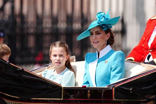 Kraljevska obitelj obilježava kraljev službeni ro?endan paradom Trooping the Colour