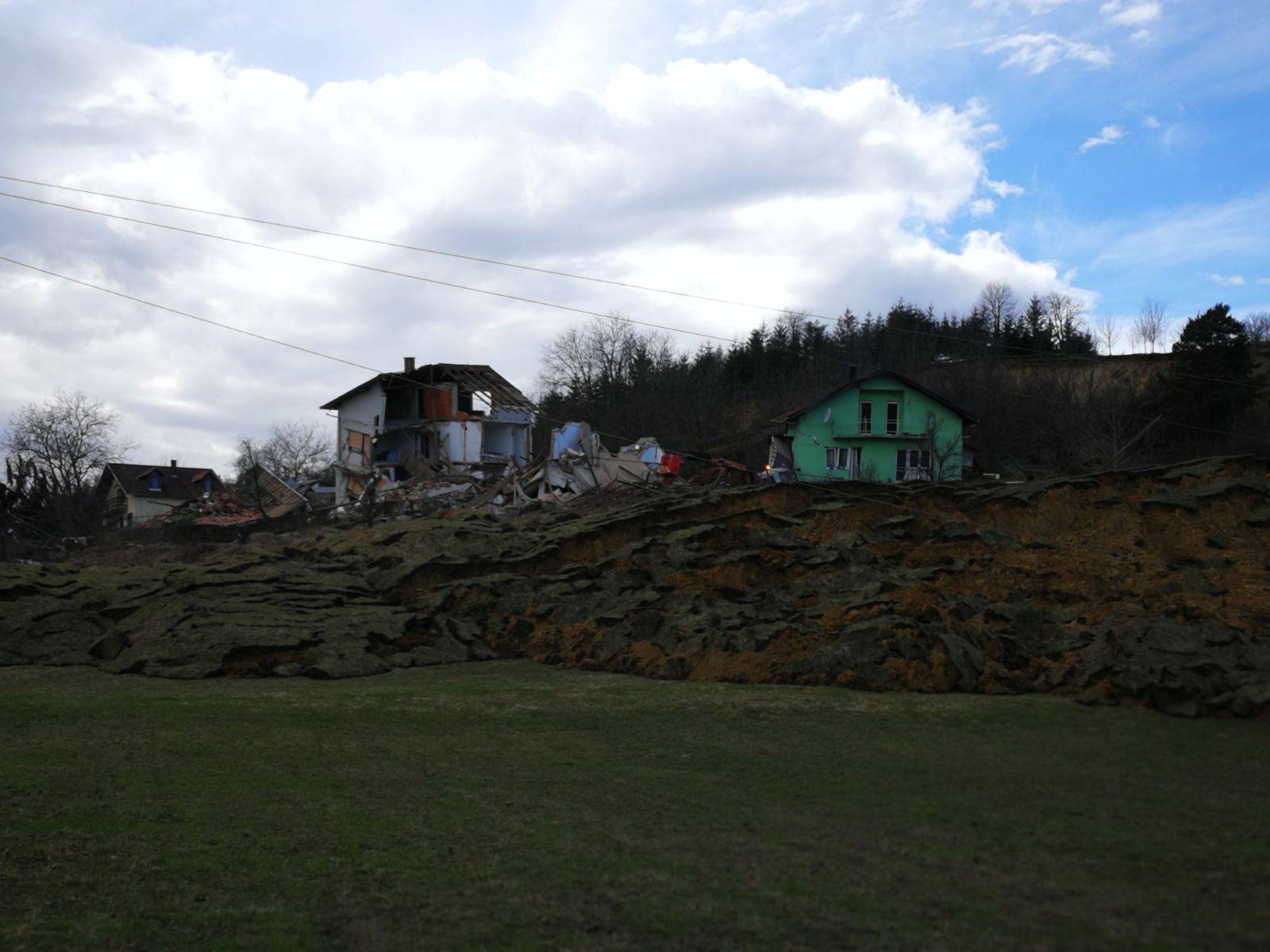 Šest kuća potpuno je uništeno: Ljudi su se na vrijeme spasili